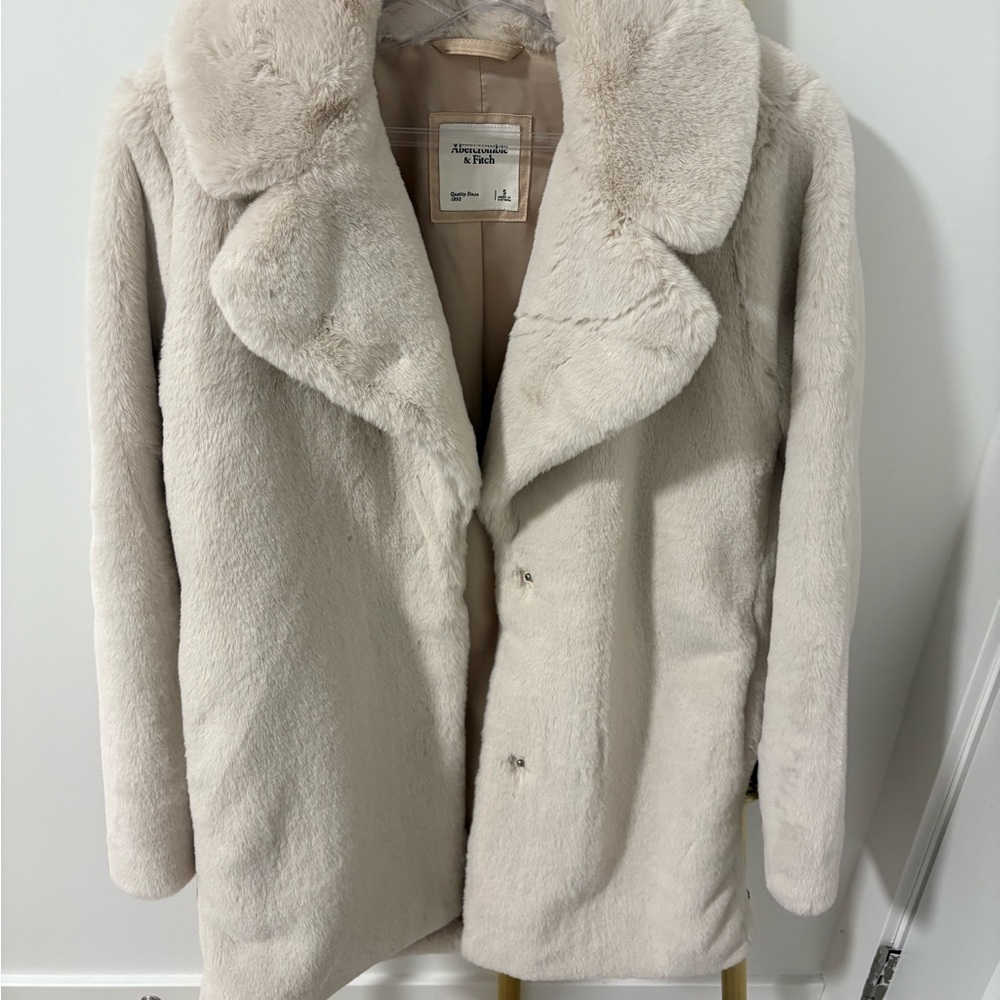 Abercrombie & Fitch Women's Cream Fur Coat